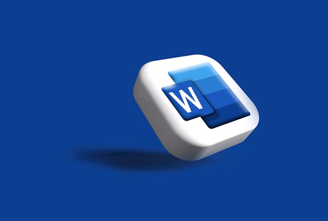 شعار MS Word على لوحة نصية بيضاء.