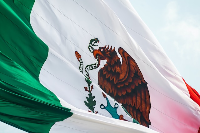 Uma imagem em close da bandeira do México