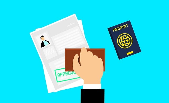 Abbildung einer Person, die einen zugelassenen Stempel auf Dokumenten neben einem Reisepass verwendet.

