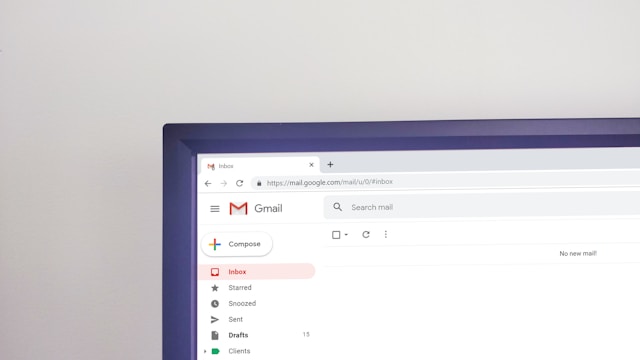 Nahaufnahme der Google Mail-Benutzeroberfläche in einem Browser.
