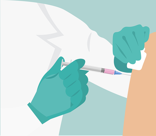 Eine Illustration einer medizinischen Fachkraft, die einer Person einen Impfstoff in die Schulter injiziert.

