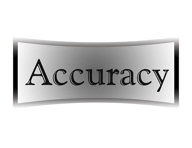 एक घुमावदार ग्रे बटन जिस पर "ACCURACY" शब्द लिखा है।
