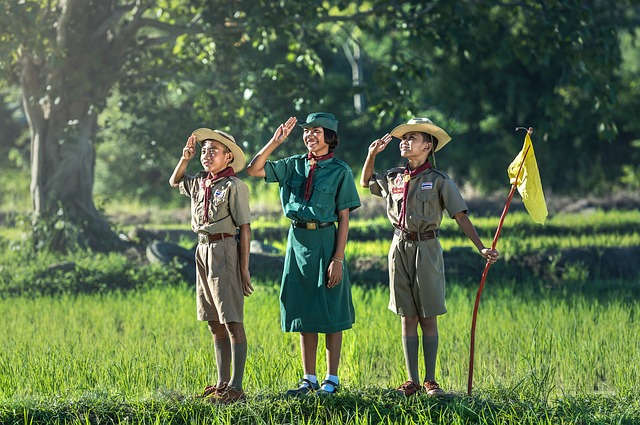 아이들은 동시에 선서를 합니다.
