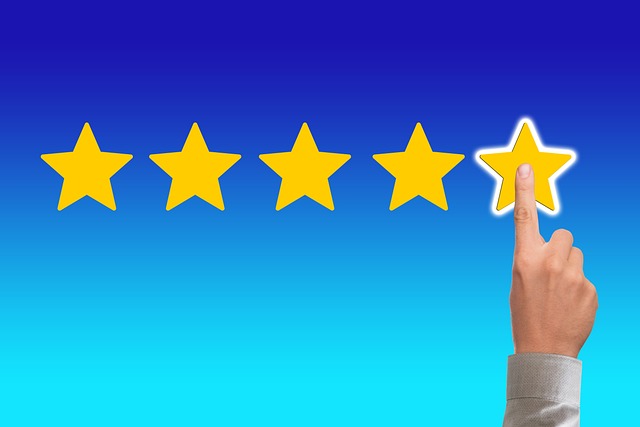 A finger taps the fifth star on a feedback assessment.
